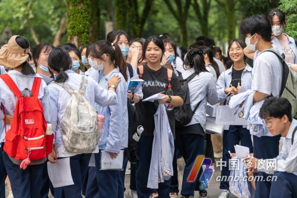 Ningbo kolledži sisseastumiseksamil 44 900 eksaminandi testitulemuste oluline hetk 2022. aastal