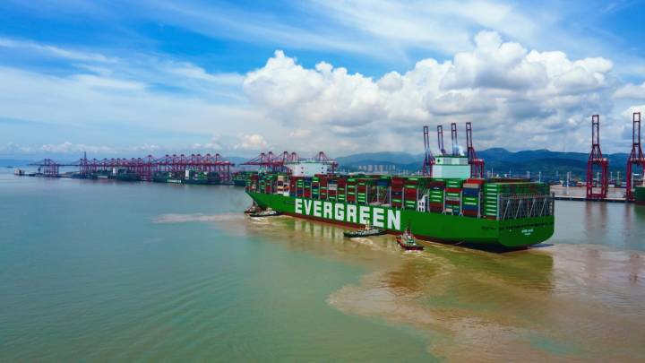 Ningbo Zhoushani sadam ühendab maailma suurima konteinerlaeva Changyiga