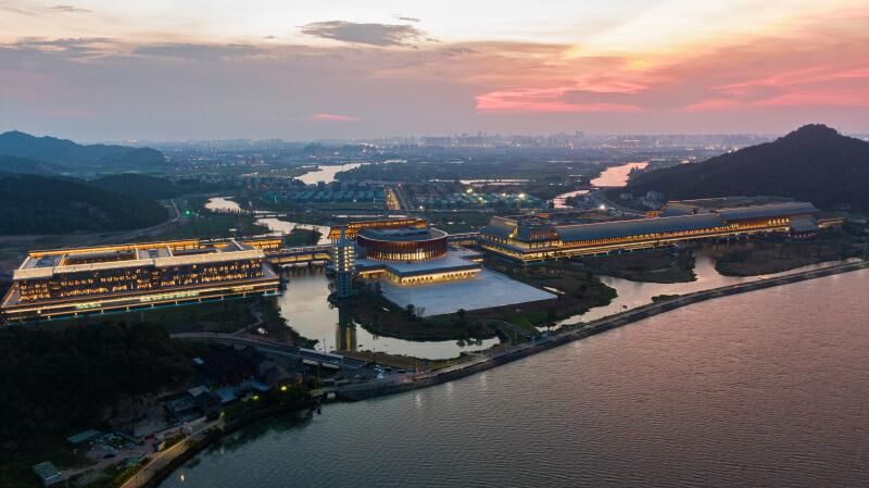 Ningbo rahvusvaheline konverentsikeskus süttib